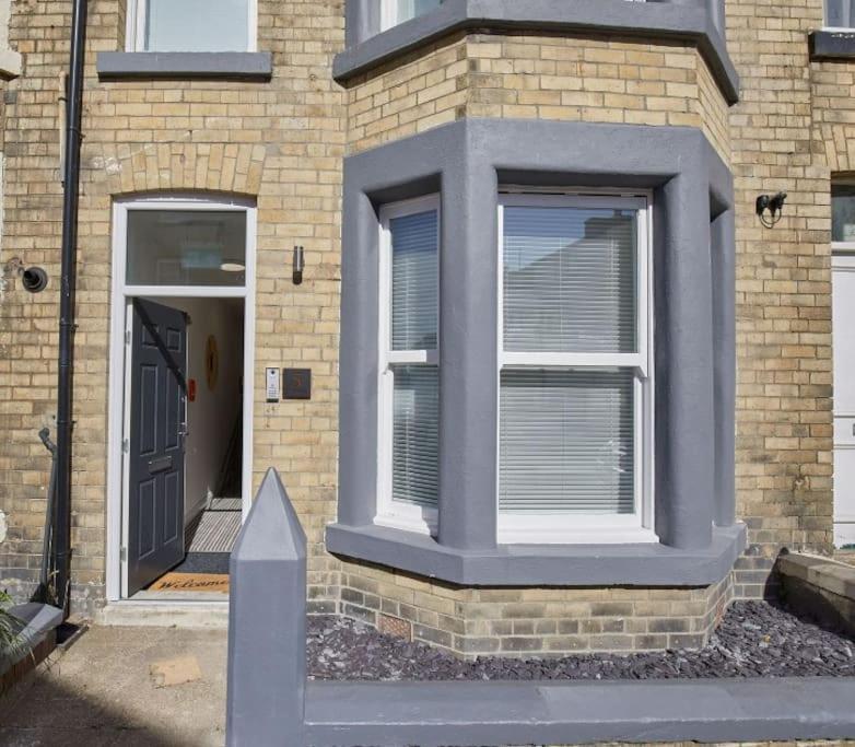 Apt 1 - Queens Court Scarborough Eksteriør bilde