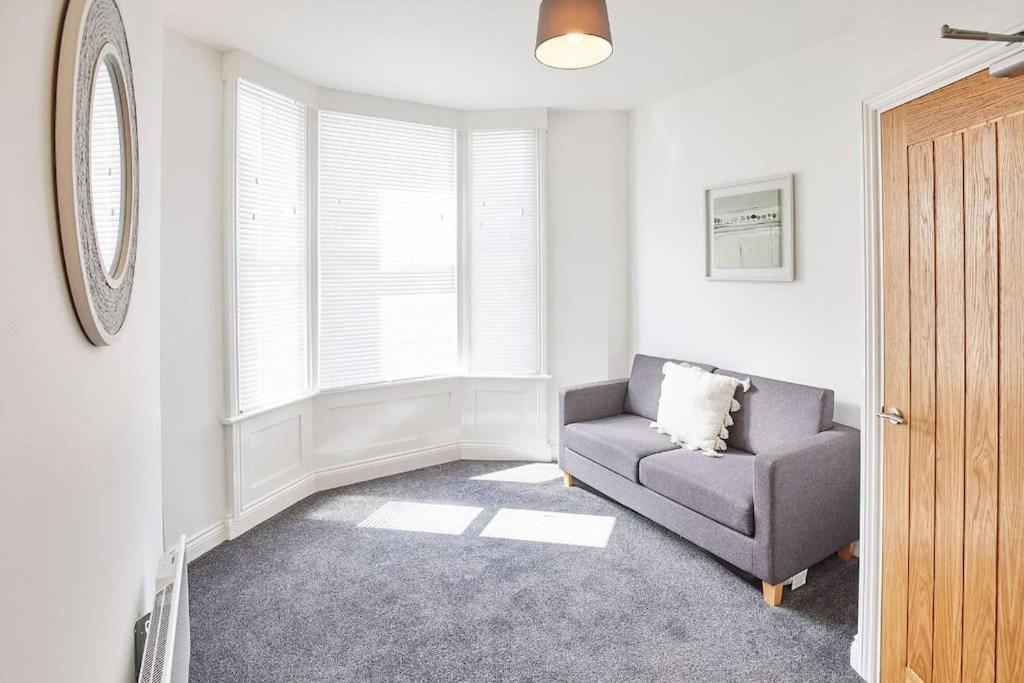 Apt 1 - Queens Court Scarborough Eksteriør bilde